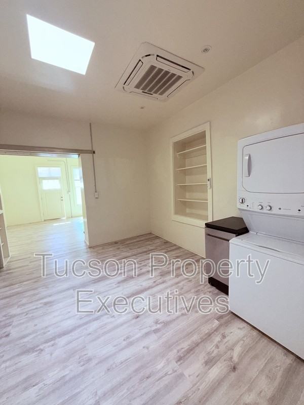 343 S Convent Ave - Photo 4 of 23