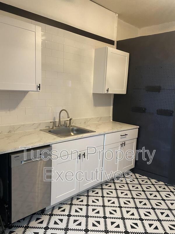 91 W Simpson St - Photo 3 of 22