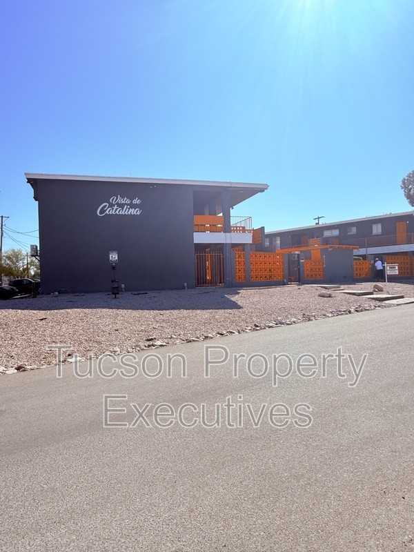 5770 E 10th St - Photo 4 of 38