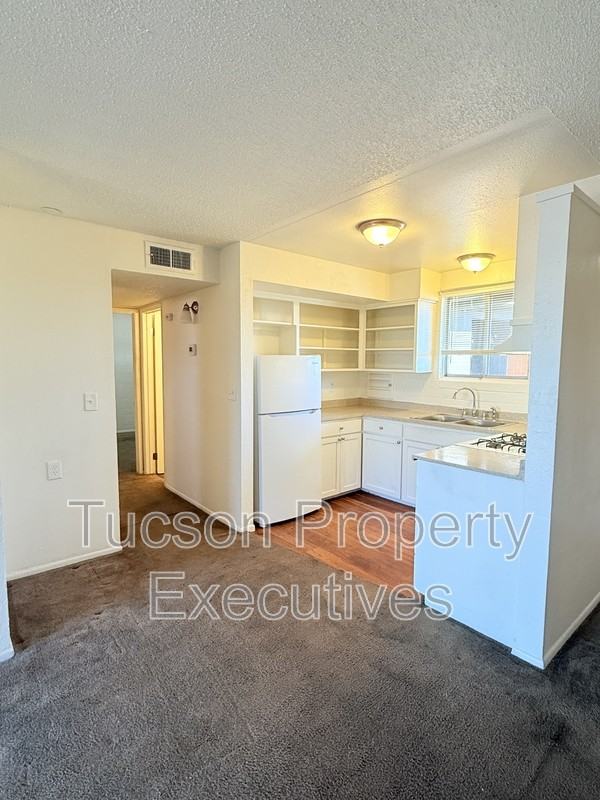 5770 E 10th St - Photo 5 of 38