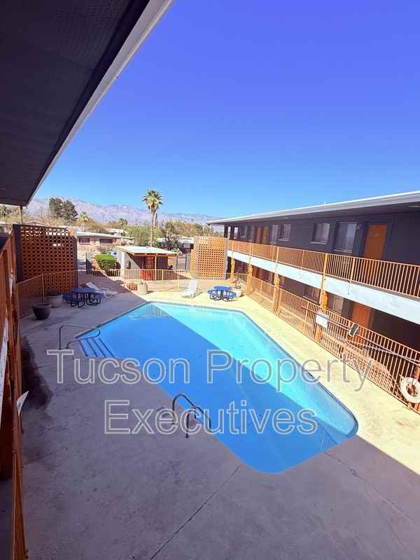 5770 E 10th St - Photo 6 of 38