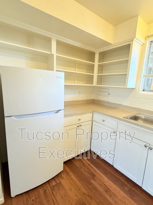 5770 E 10th St - Photo 7 of 38