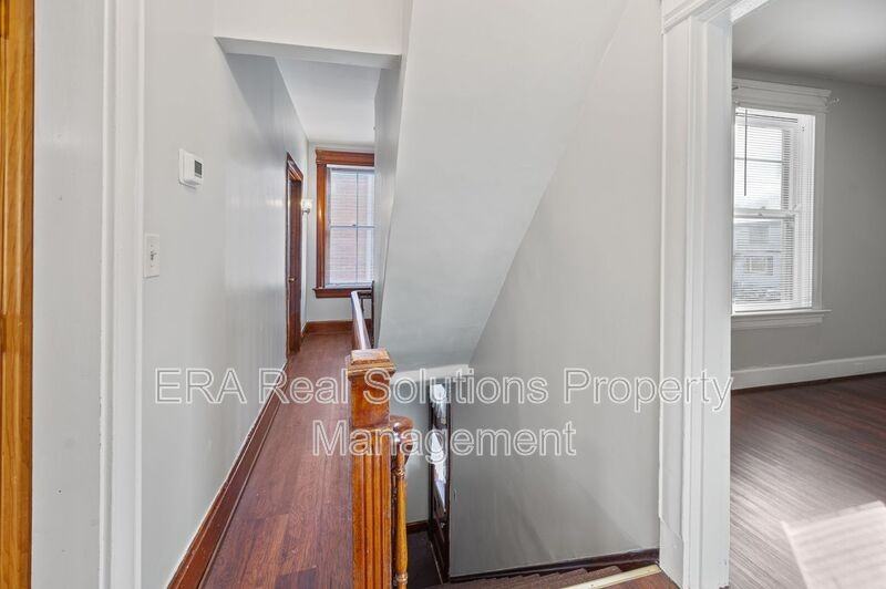 4560 North Edgewood Avenue - Photo 2 of 28