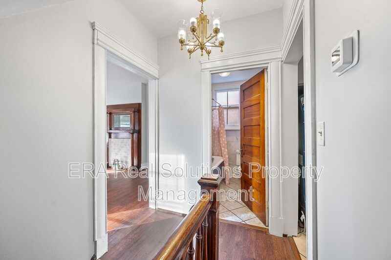 4560 North Edgewood Avenue - Photo 4 of 28