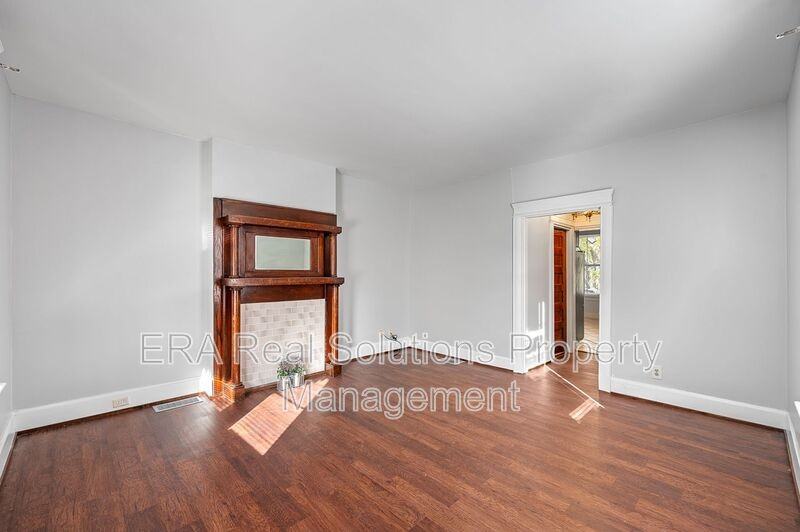 4560 North Edgewood Avenue - Photo 3 of 28