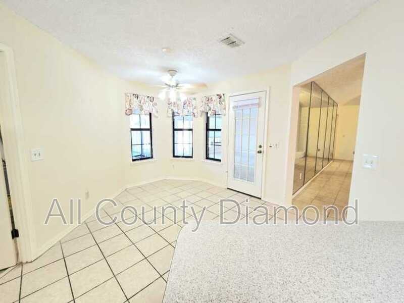 5309 Robert Holmes Dr - Photo 4 of 10