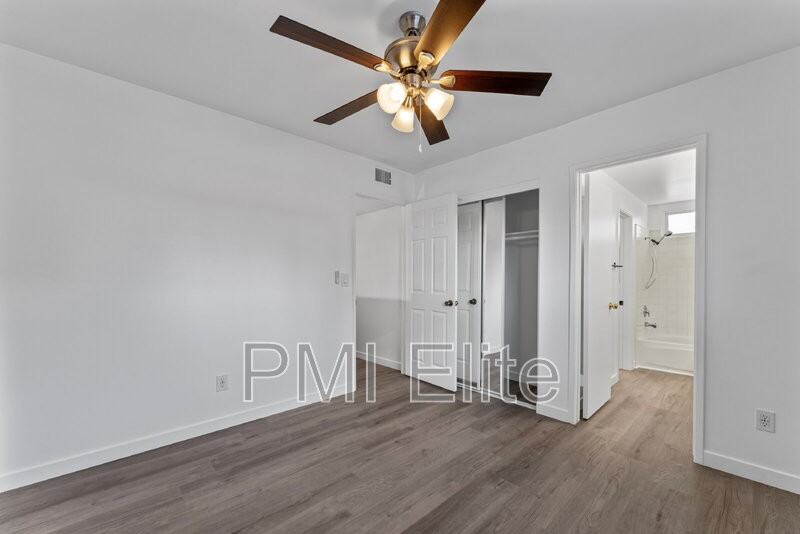 29160 Flowerpark Dr - Photo 2 of 33