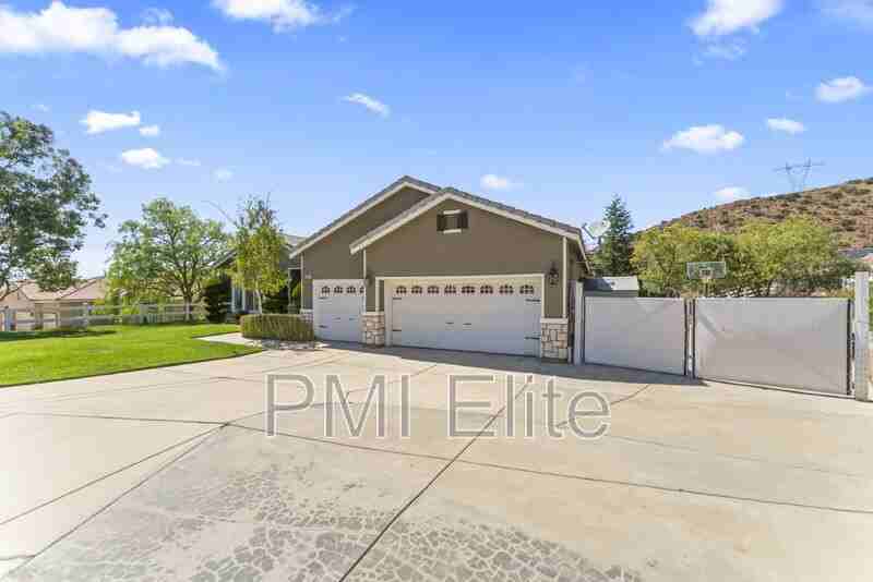 34677 Desert Road - Photo 2 of 40