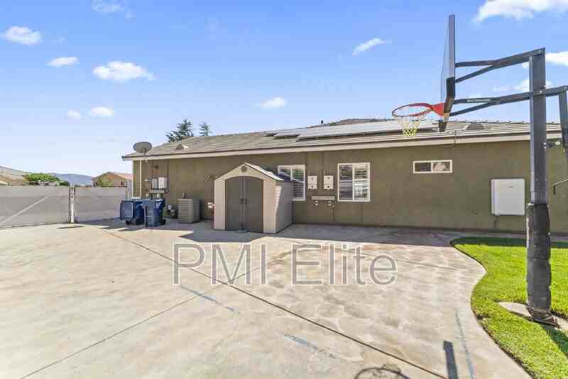 34677 Desert Road - Photo 3 of 40