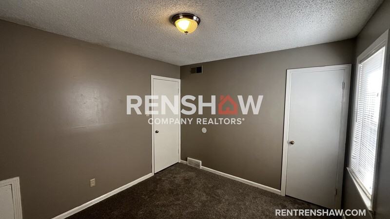 4866 Berrydale Ave - Photo 3 of 16