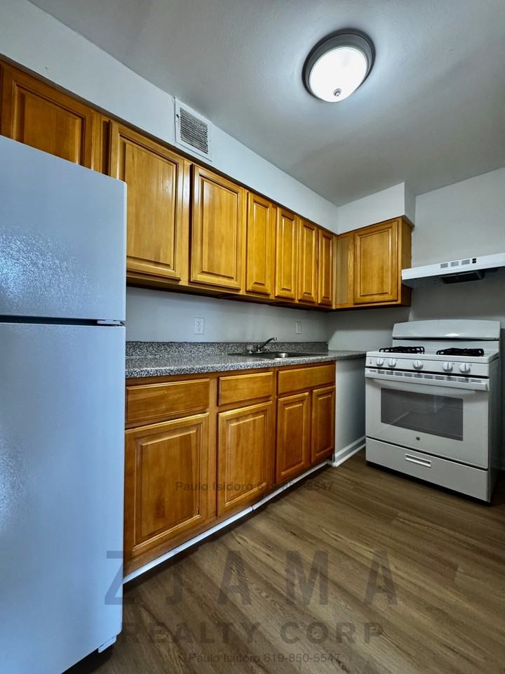 Parkside Ave #4E - Photo 3 of 7