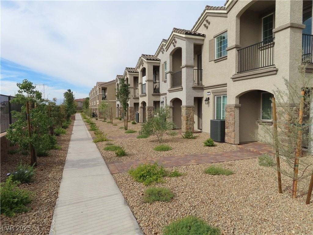 618 Bellus Pl - Photo 3 of 41