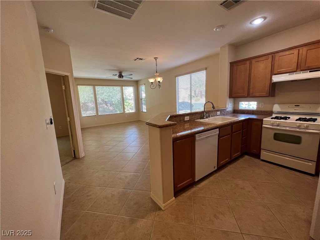 5445 Progresso St - Photo 5 of 34