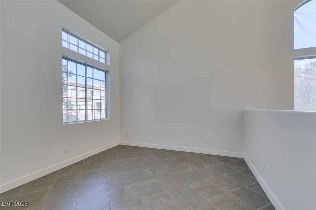 8447 Brody Marsh Avenue - Photo 5 of 42