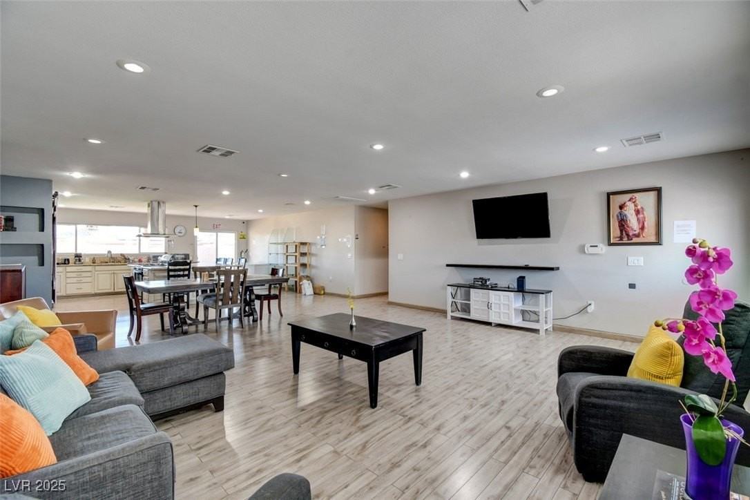 603 Palmhurst Dr - Photo 4 of 17