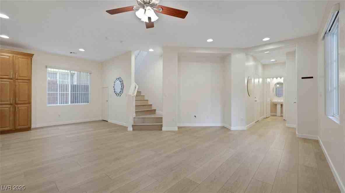 9869 Iris Valley St - Photo 4 of 21