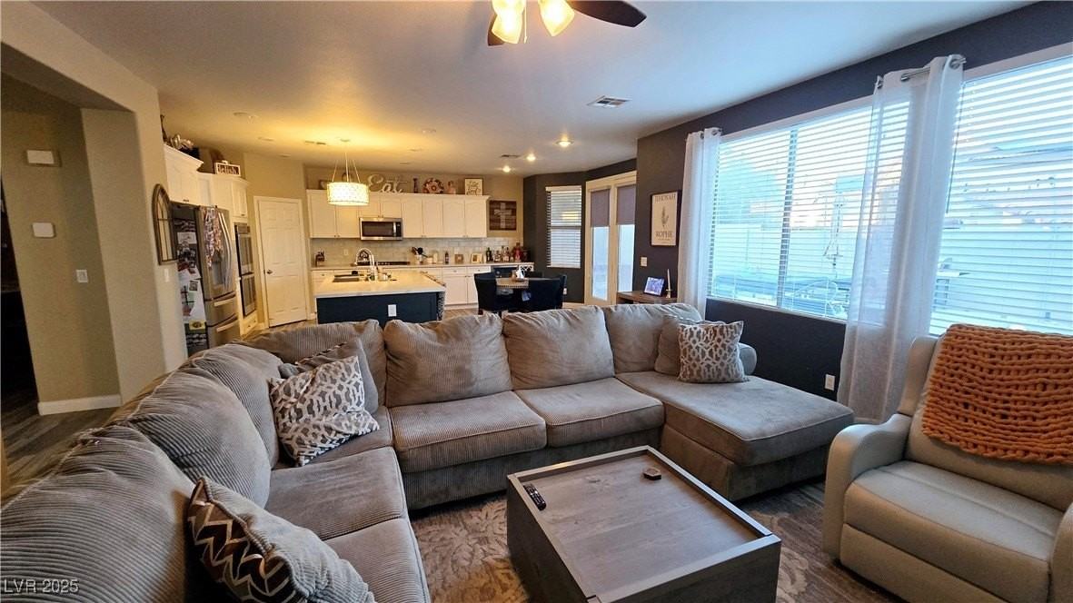 9195 Arbor Glen St - Photo 4 of 39