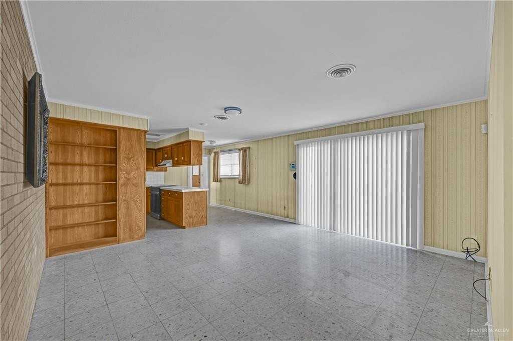 1110 Walnut Ave - Photo 5 of 21