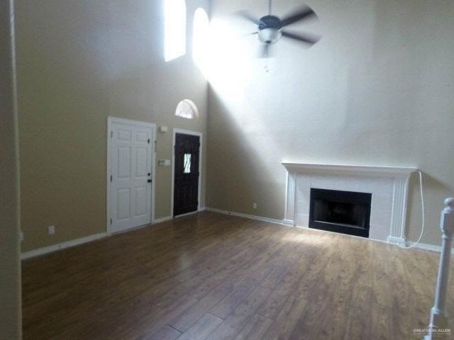 204 San Saba St - Photo 2 of 15