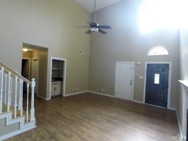 204 San Saba St - Photo 3 of 15