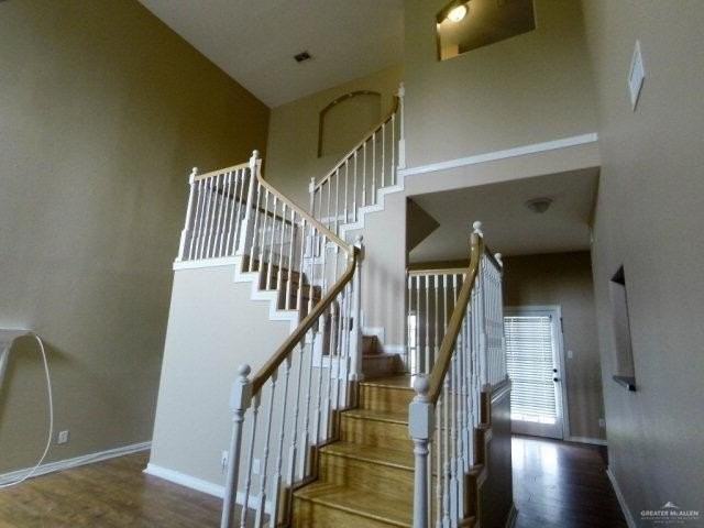204 San Saba St - Photo 4 of 15