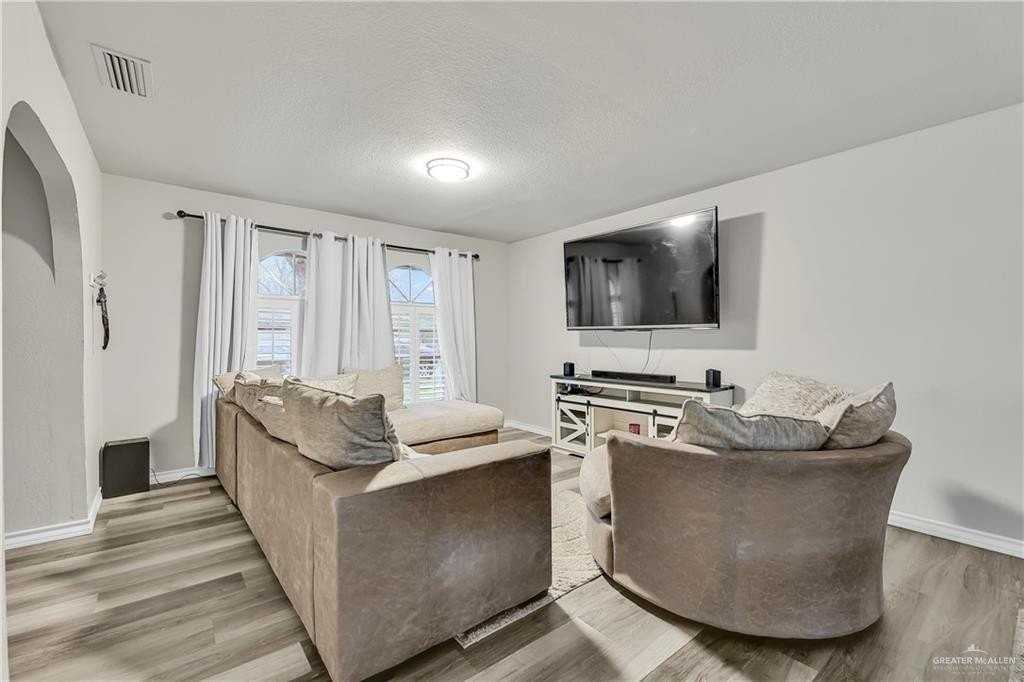 3413 N 22nd St - Photo 4 of 26