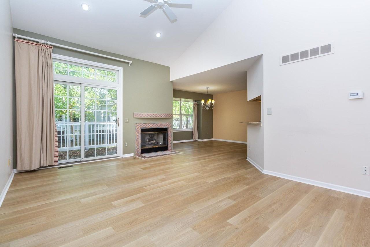 1093 Fairways Blvd - Photo 4 of 35