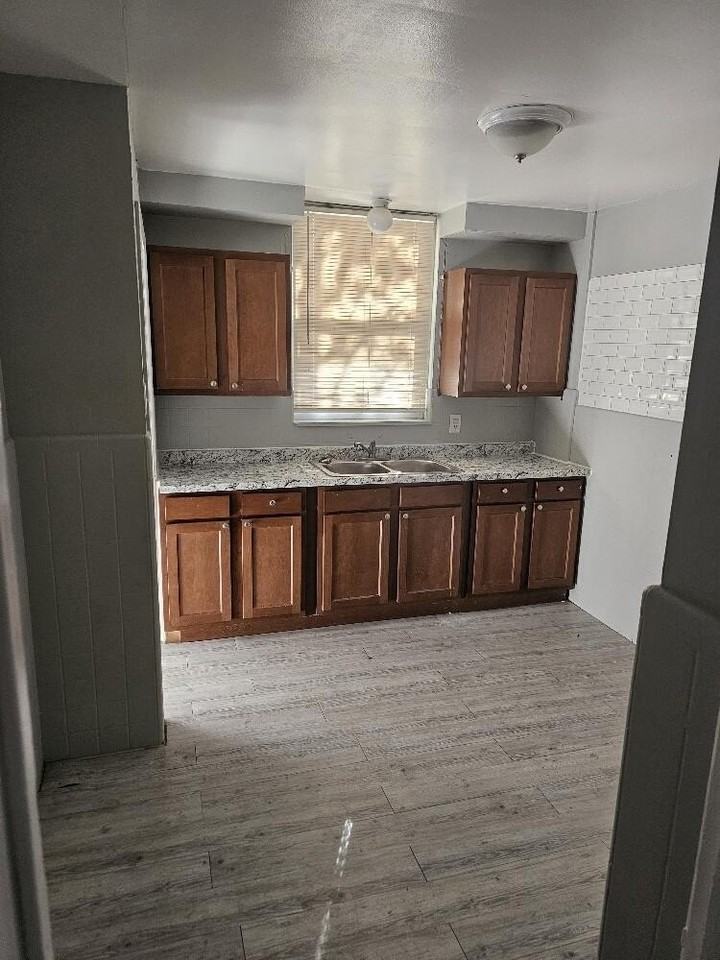 5772 Guilford St - Photo 4 of 9