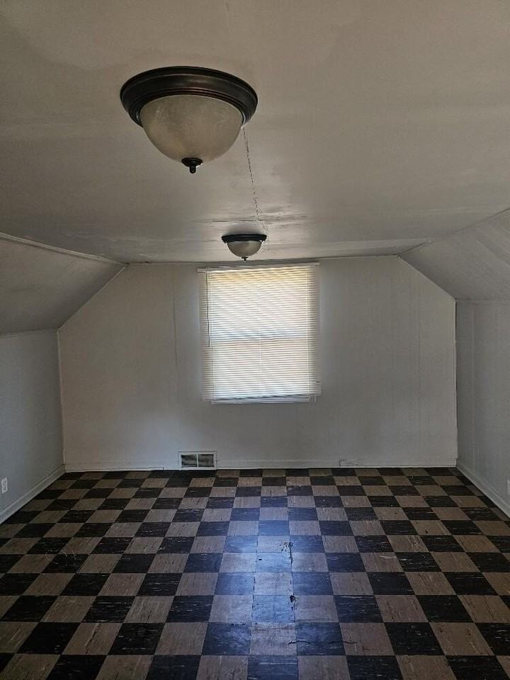 5772 Guilford St - Photo 5 of 9