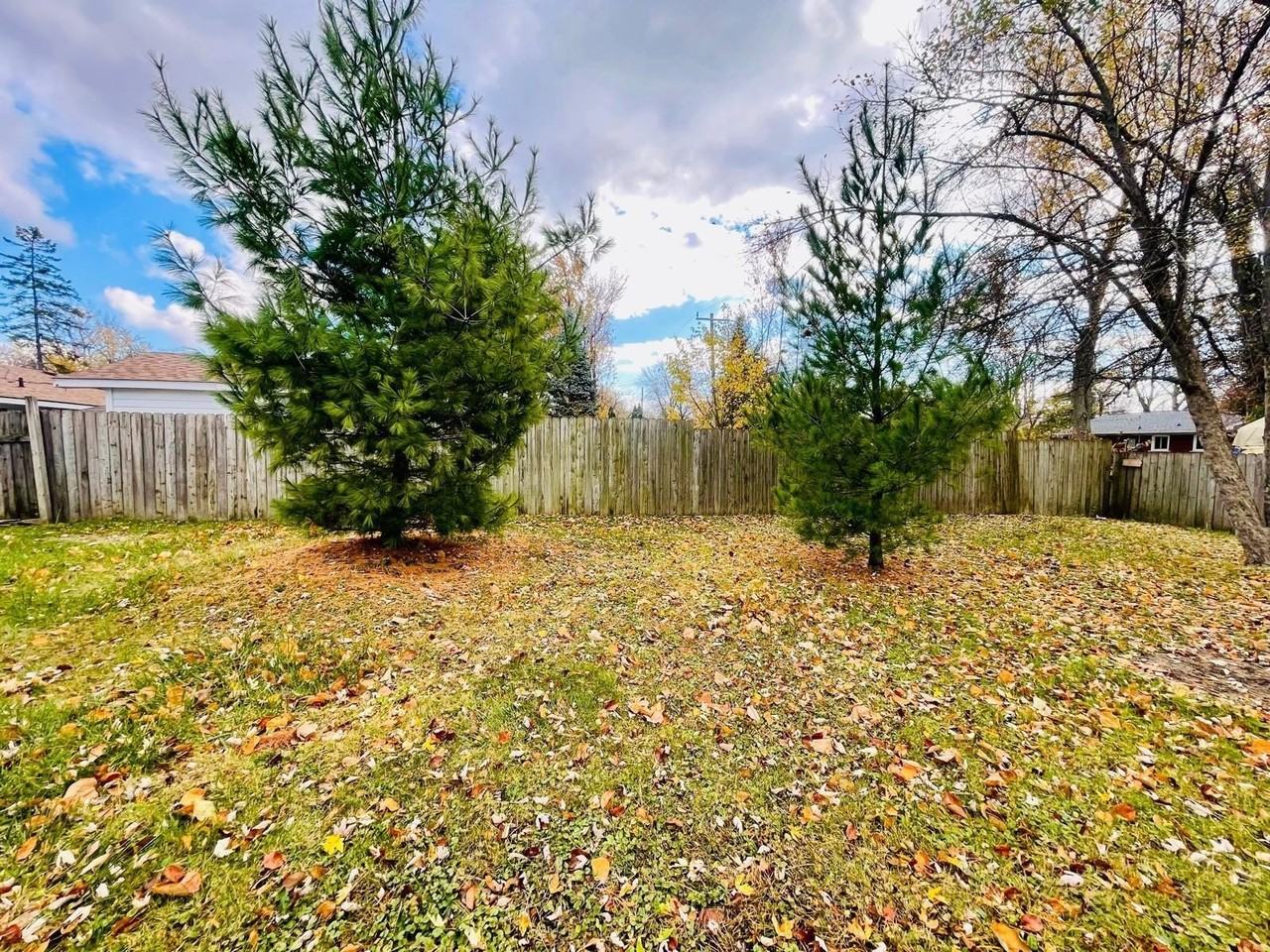 2547 Empire Dr - Photo 2 of 27