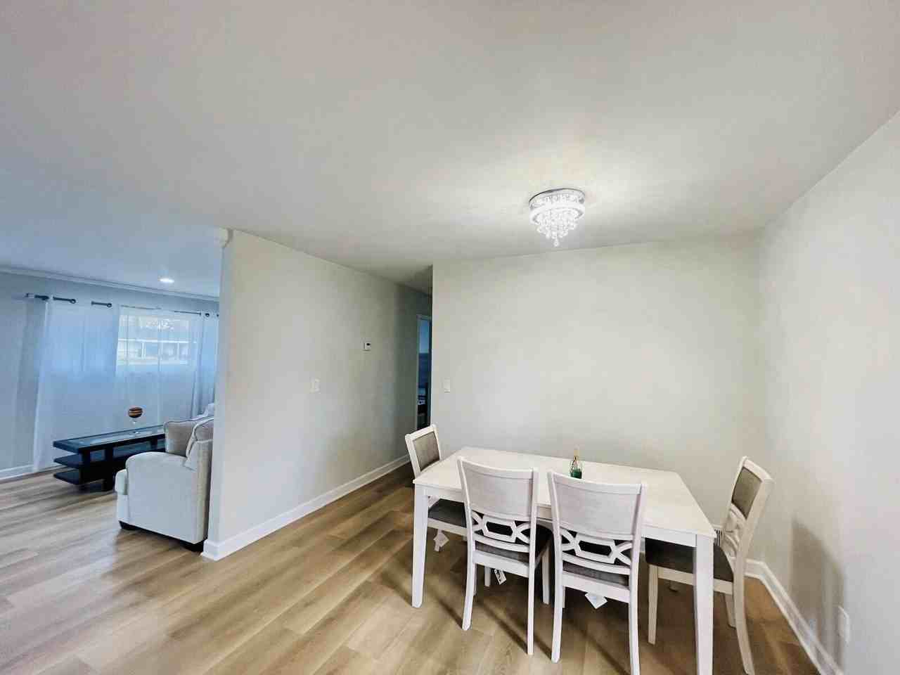 2547 Empire Dr - Photo 4 of 27