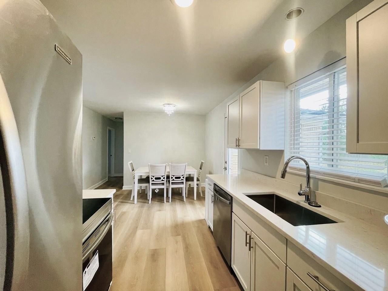 2547 Empire Dr - Photo 5 of 27