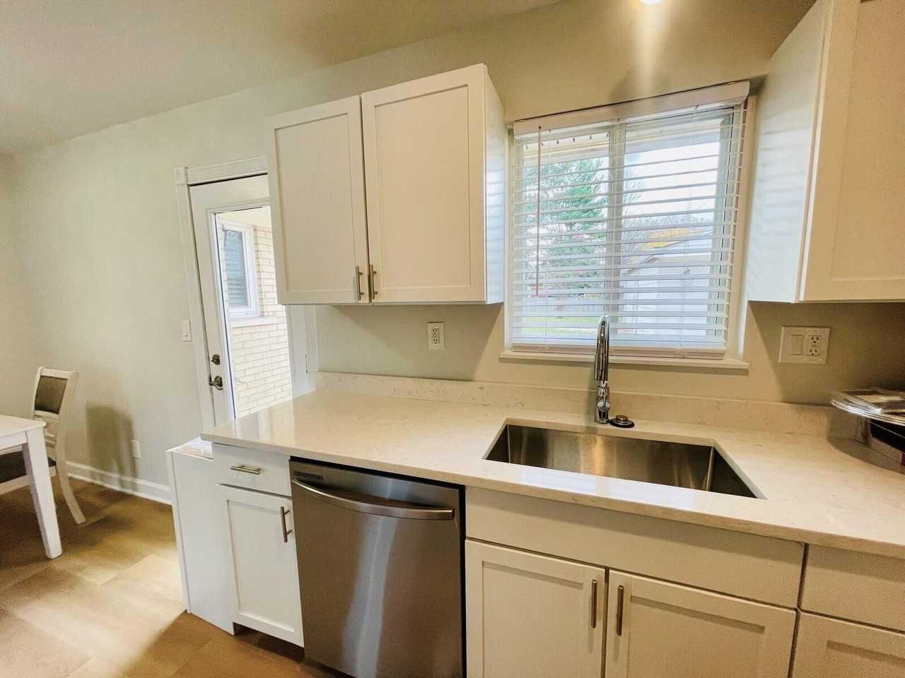 2547 Empire Dr - Photo 7 of 27