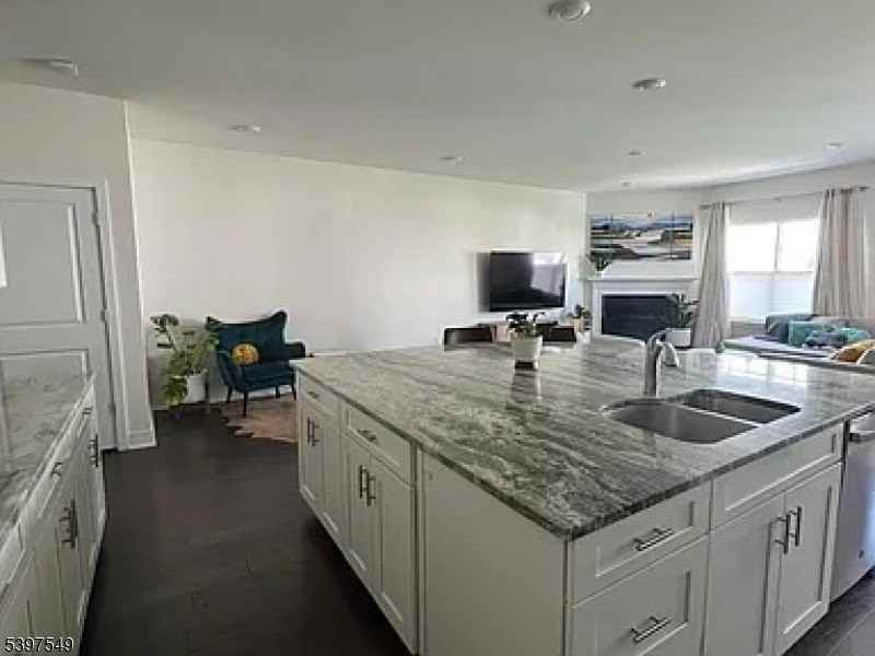 31 Gerhard Pl - Photo 4 of 20