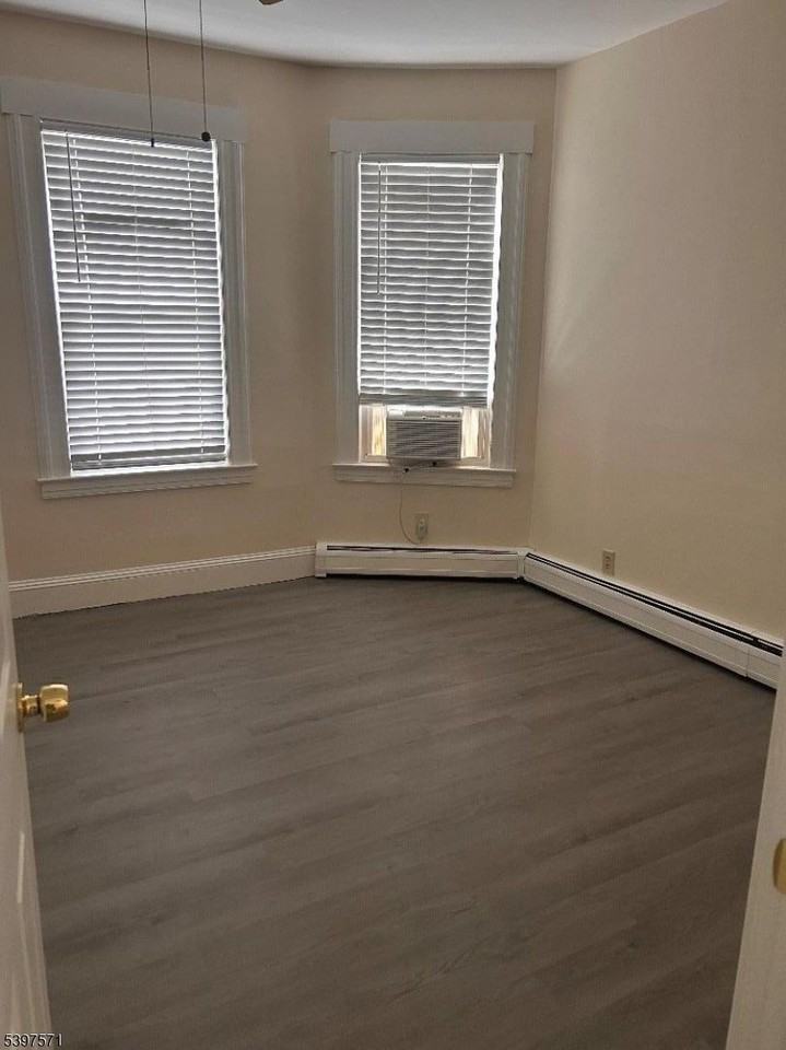 18 Cedar St - Photo 3 of 13