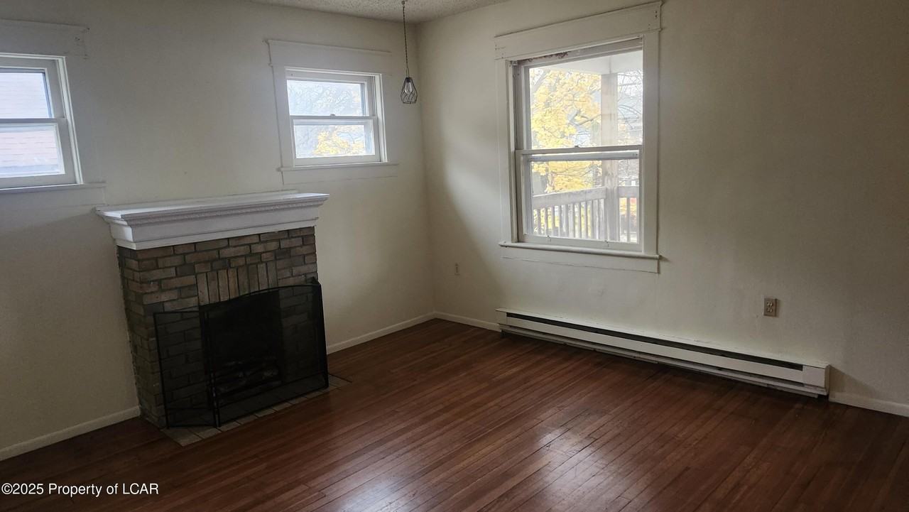 99 3rd Ave - Photo 4 of 8