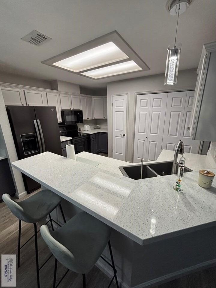 240 Heather Dr - Photo 4 of 12