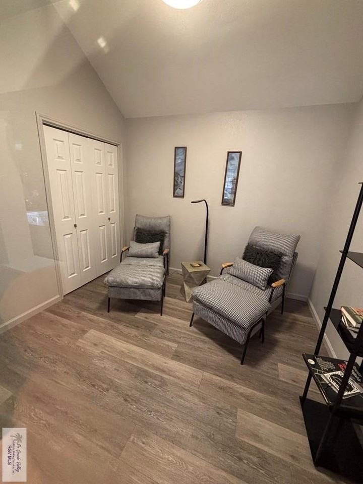 240 Heather Dr - Photo 6 of 12