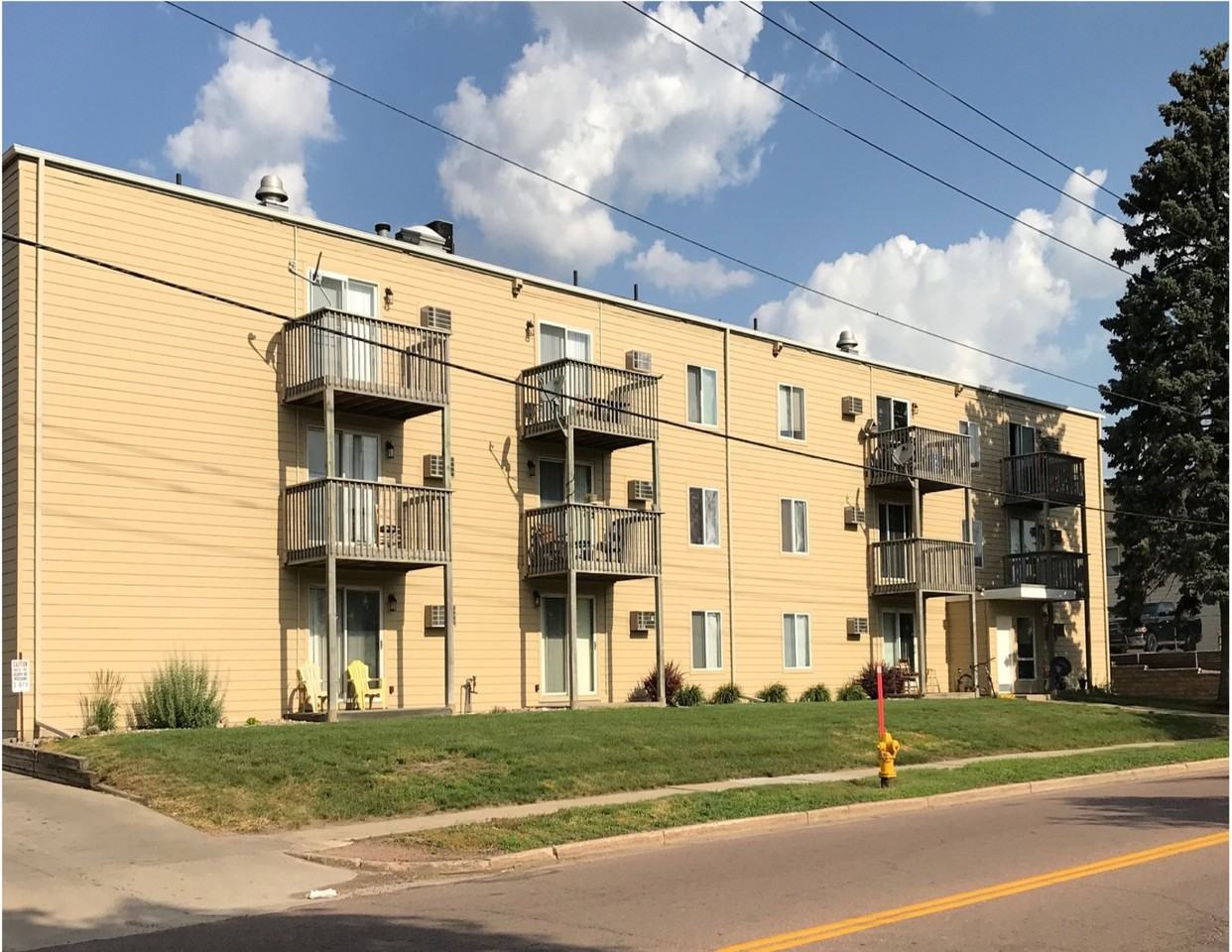 111 N Cleveland Ave #22 - Photo 3 of 12