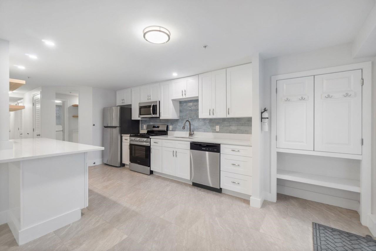 6107 Kennedy Blvd E #G - Photo 2 of 29