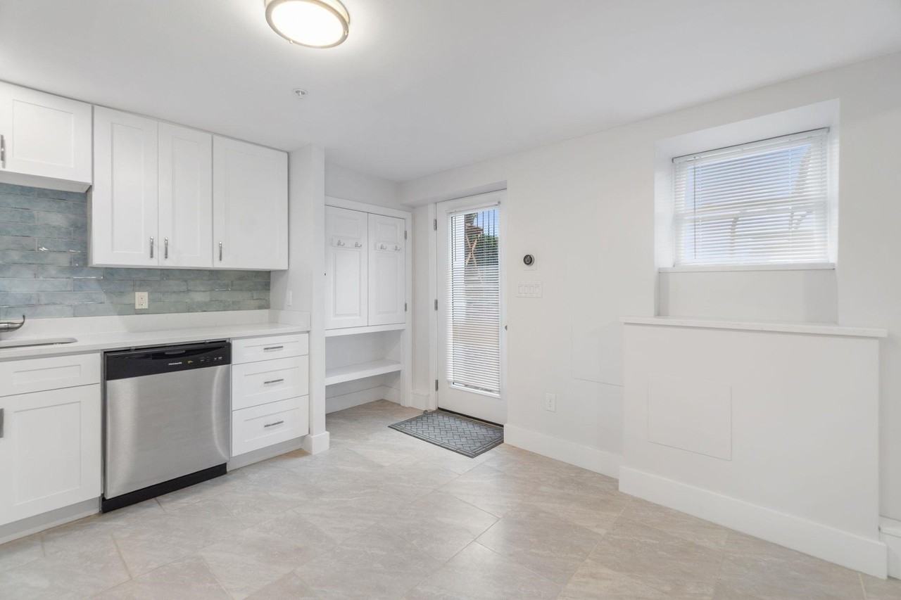 6107 Kennedy Blvd E #G - Photo 3 of 29