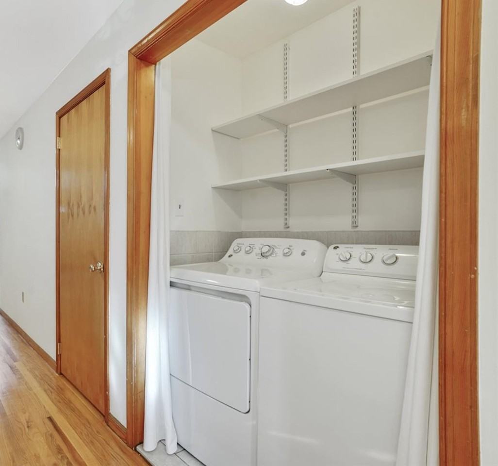 210 Pavonia Ave - Photo 6 of 23