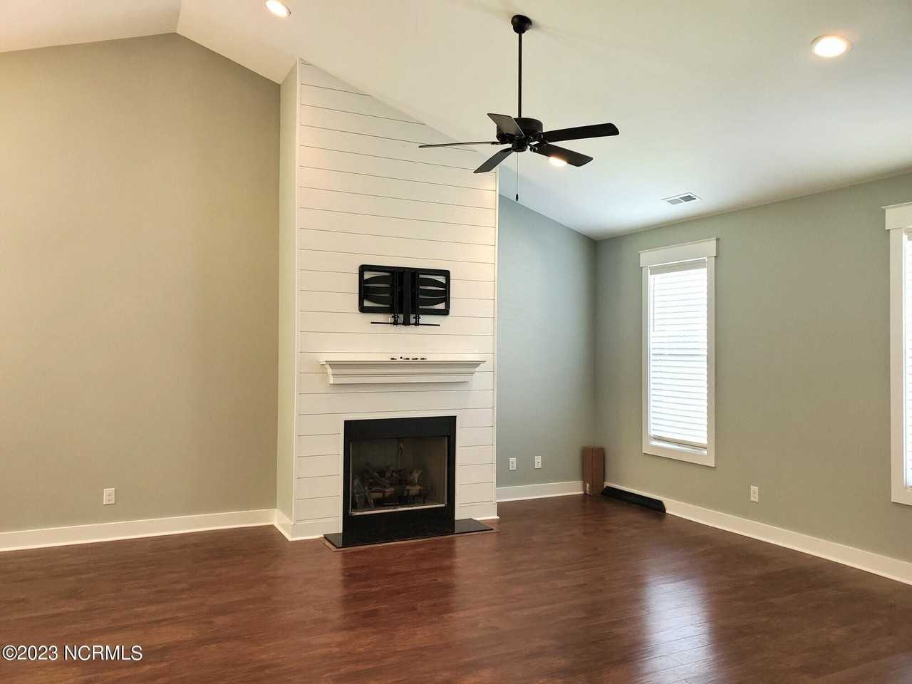 112 Meadowbrook Ct - Photo 7 of 46