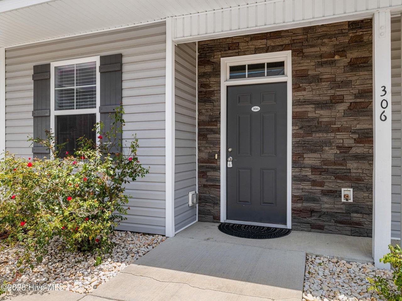 306 Starfish Ln - Photo 4 of 38