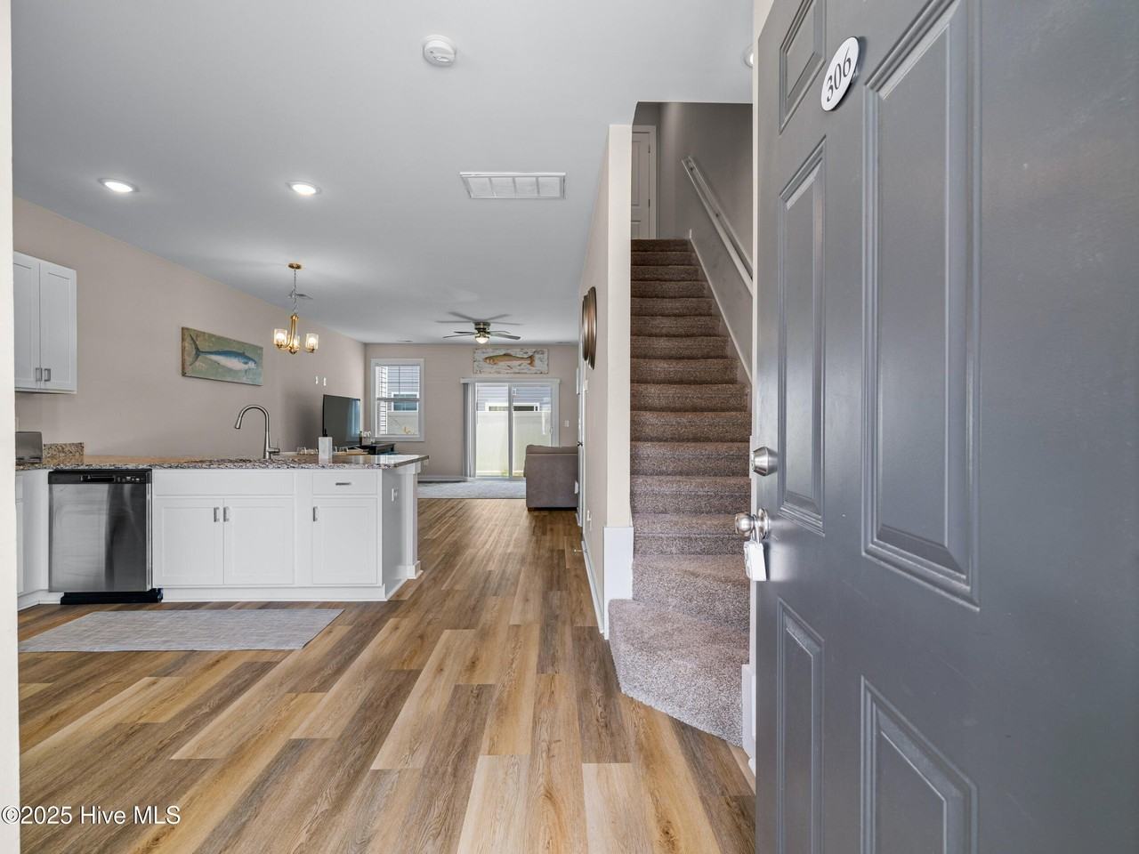 306 Starfish Ln - Photo 5 of 38