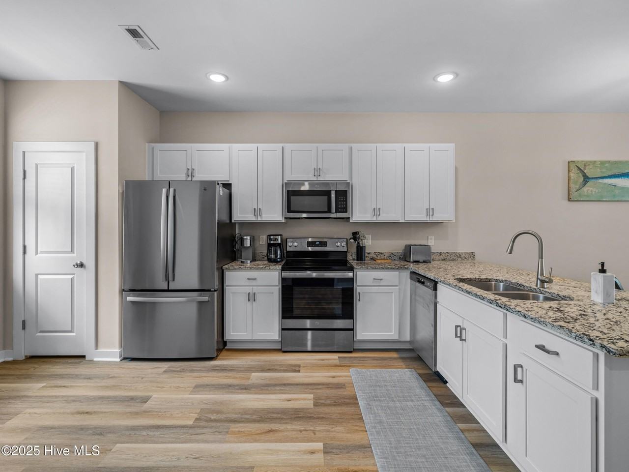 306 Starfish Ln - Photo 7 of 38