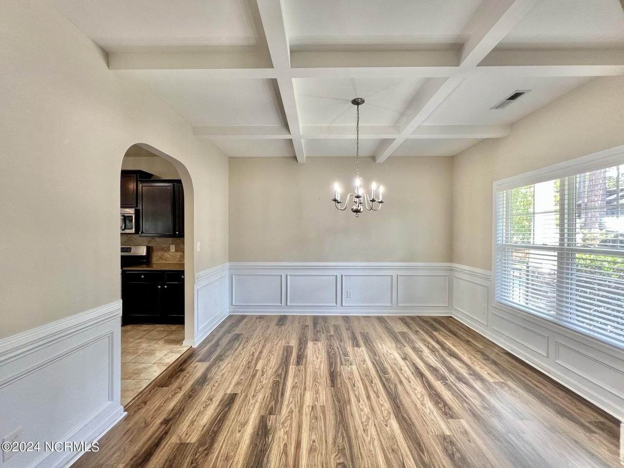 712 Sun Rd - Photo 6 of 39