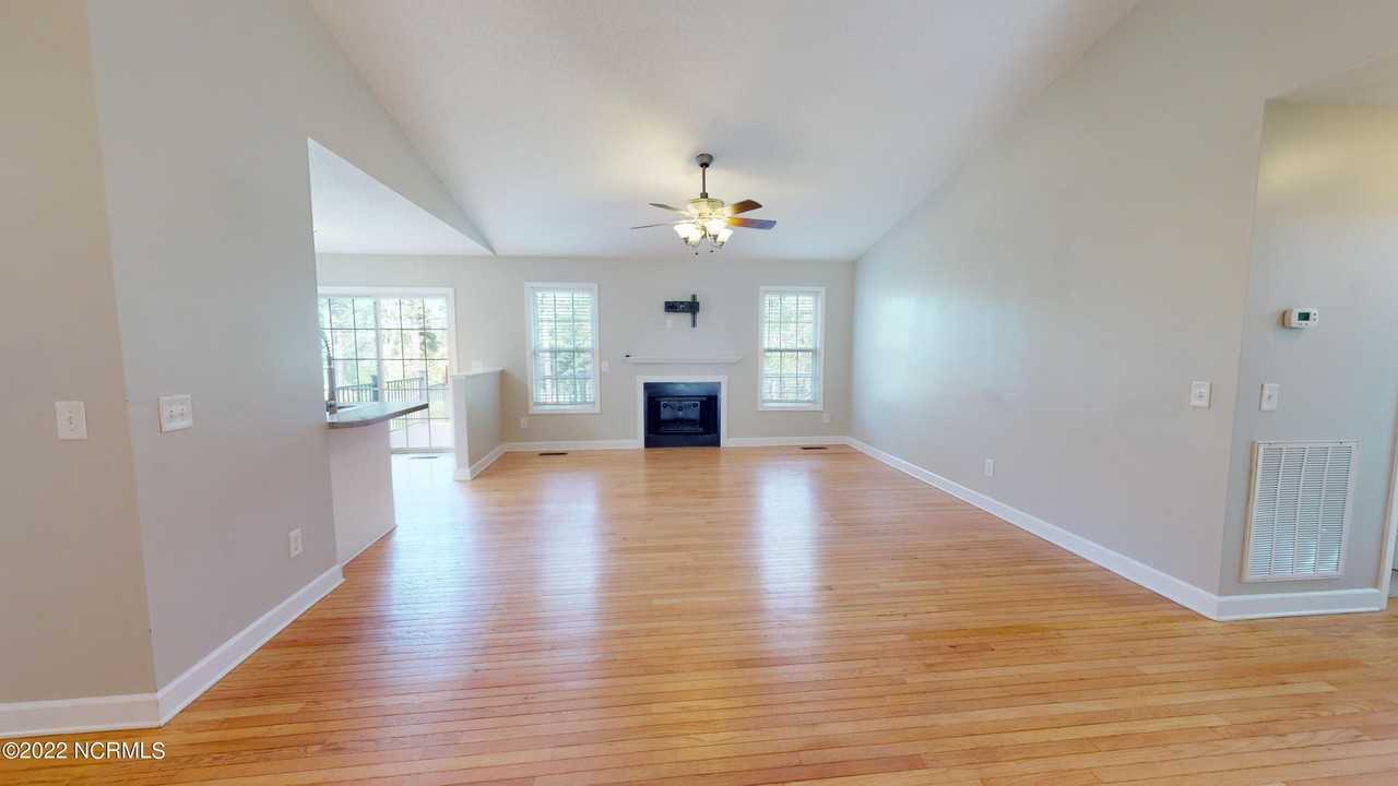 180 Sandhills Cir - Photo 3 of 29