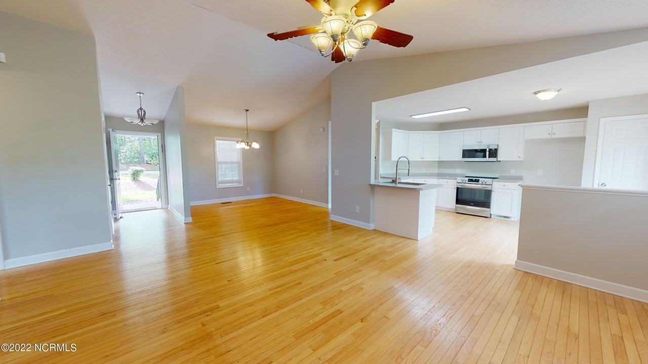 180 Sandhills Cir - Photo 4 of 29