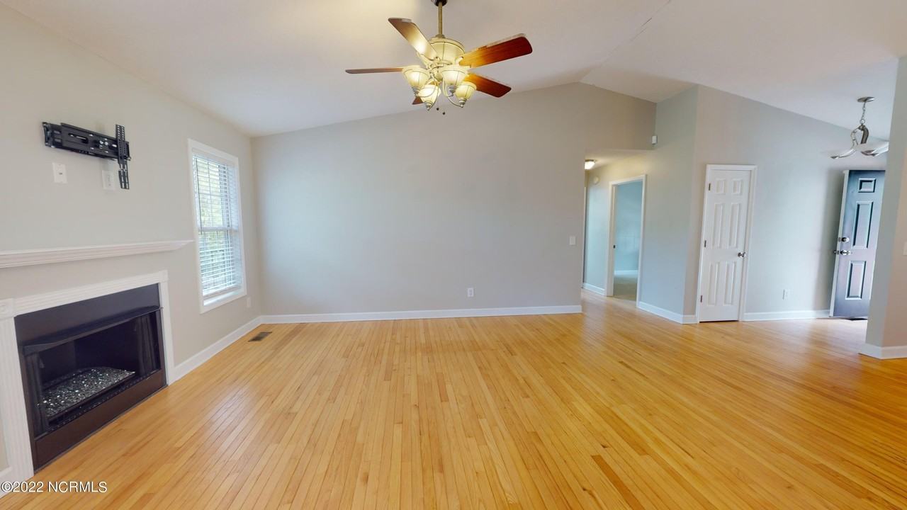 180 Sandhills Cir - Photo 5 of 29